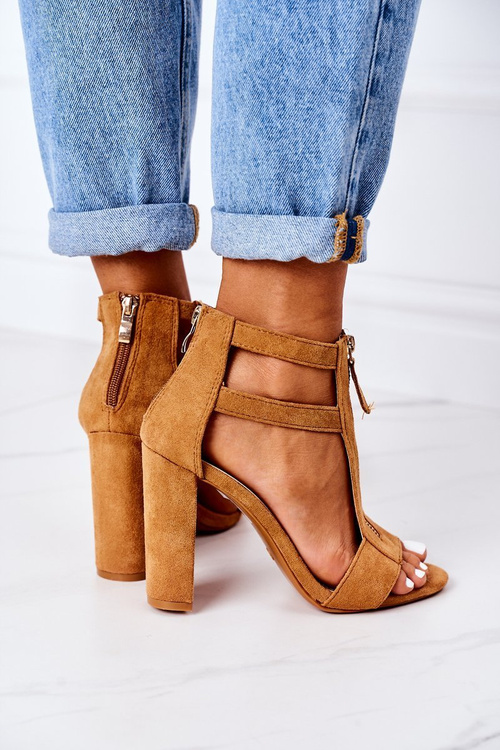 Zamszowe Sandały Na Słupku Camel Folly