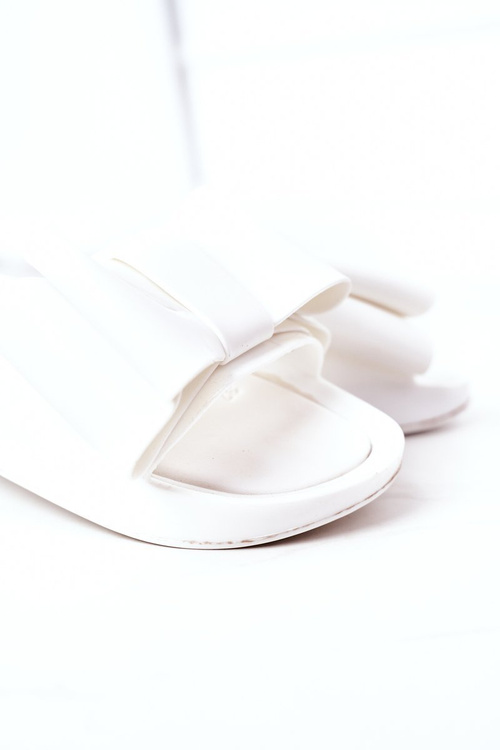 Rubber Slippers With A Bow White April