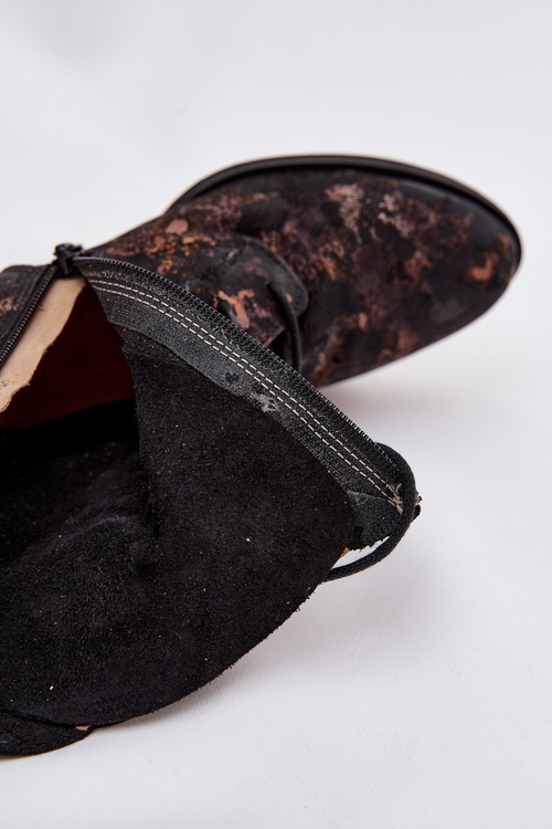 Botki Wzorzyste Zamszowe Płaski Obcas Czarno-Złote Maciejka 06391-02