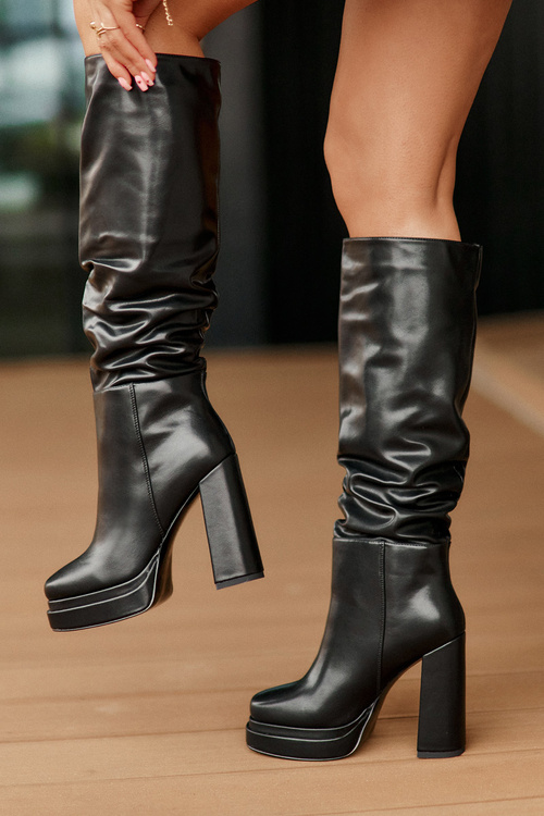 Slip-on ankle boots on heel and platform with gathering insulated black Beridra