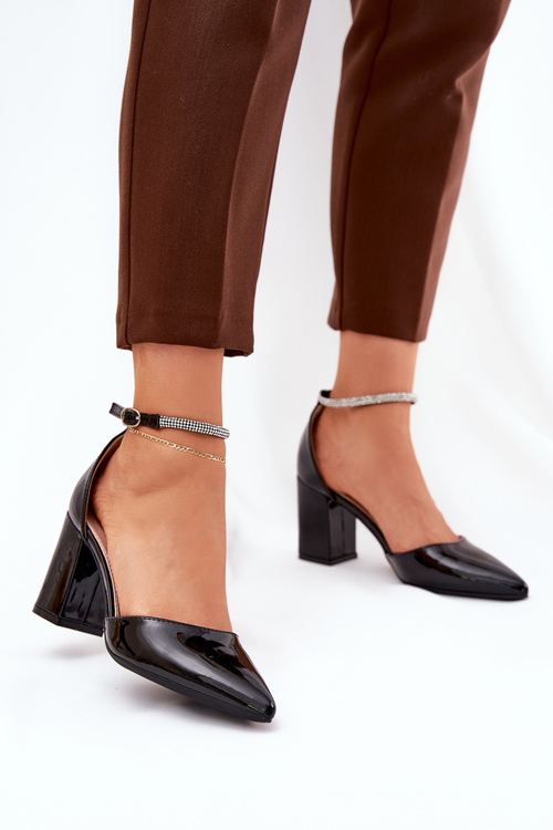 Lacquered Pumps With Pointed Toes On A Heel Black Nossabel