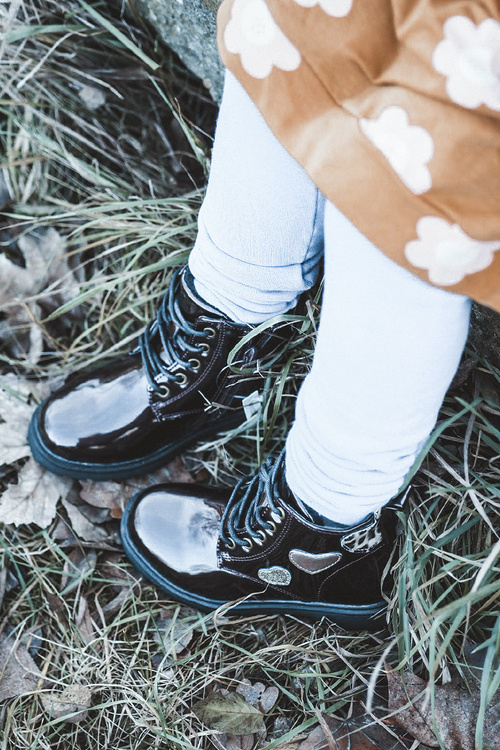 Burgundy patent leather boots with decorations for children Adete