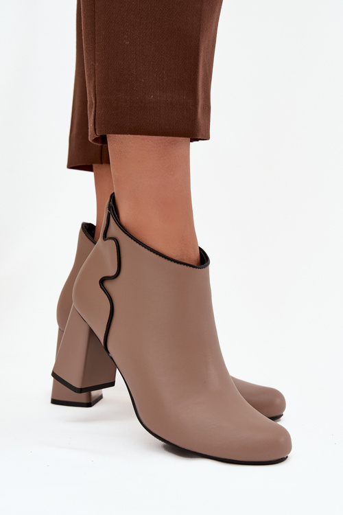 Leather lined ankle boots on heel Beige Ivessara