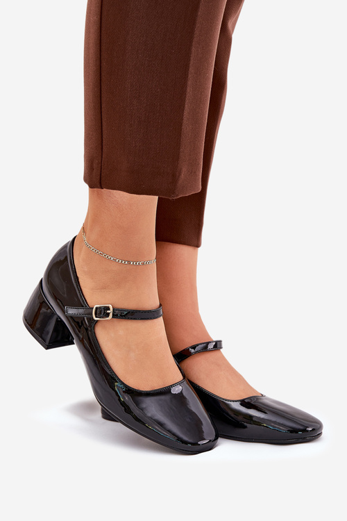 Lacquered Pumps With Strap And Buckle Black Savilae