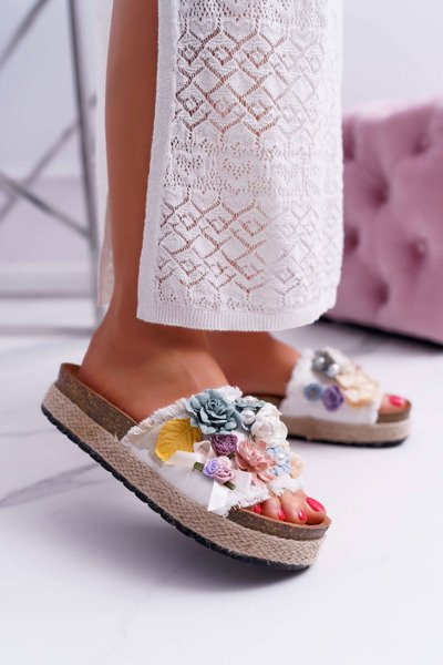 Women's Flip Flops With Flowers Thick Sole White Amadeo