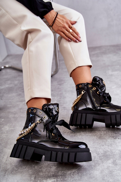 Lacquered Warm Boots With Chain Black Karoline
