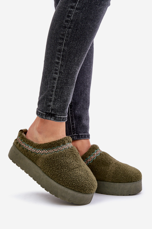 Snow boots on a platform with sheep fur dark green Mesirra