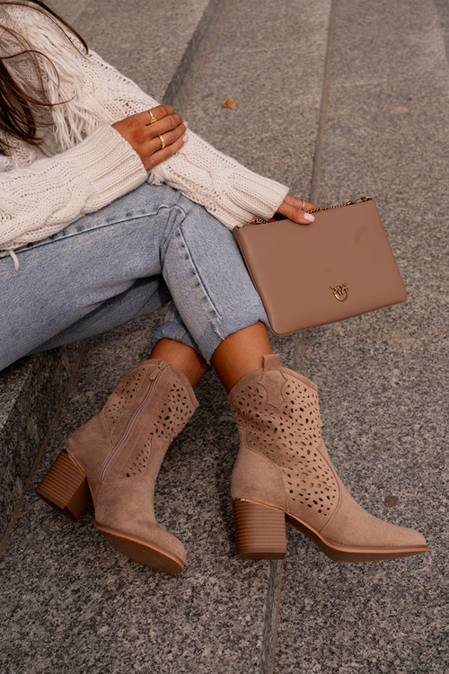 Botki Z Eko Zamszu Zapinane Na Zamek Ażurowe Na Słupku Ciemnobeżowe Sevana