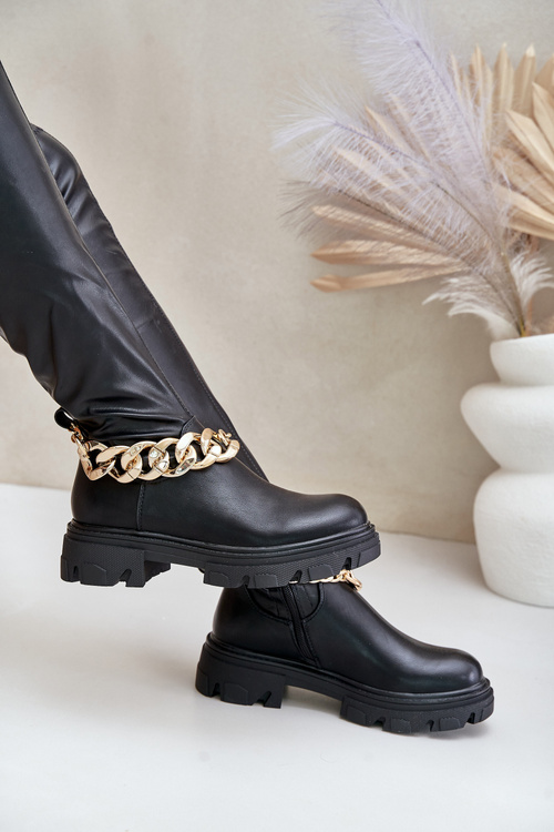 Knee High Boots On Flat Heel With Chain Pemeriana
