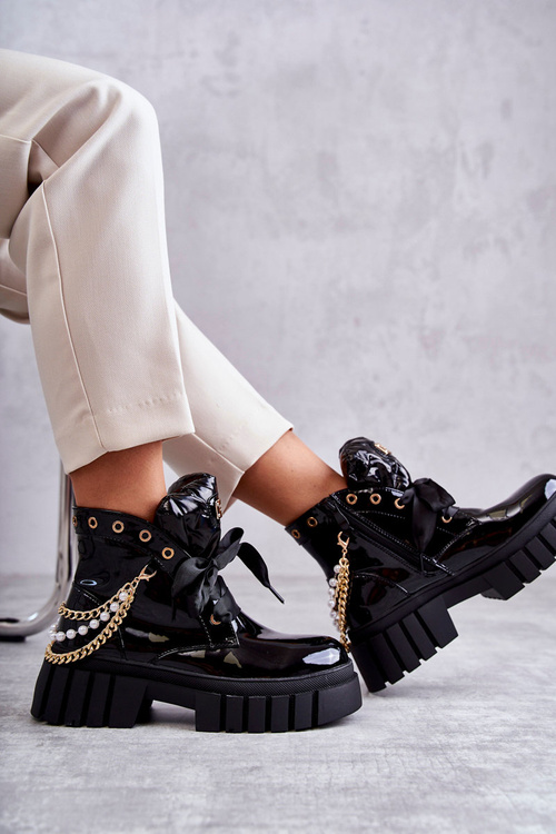 Lacquered Warm Boots With Chain Black Karoline