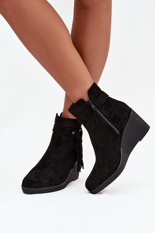 Insulated women's ankle boots with wedge with fringes Black Olivarae