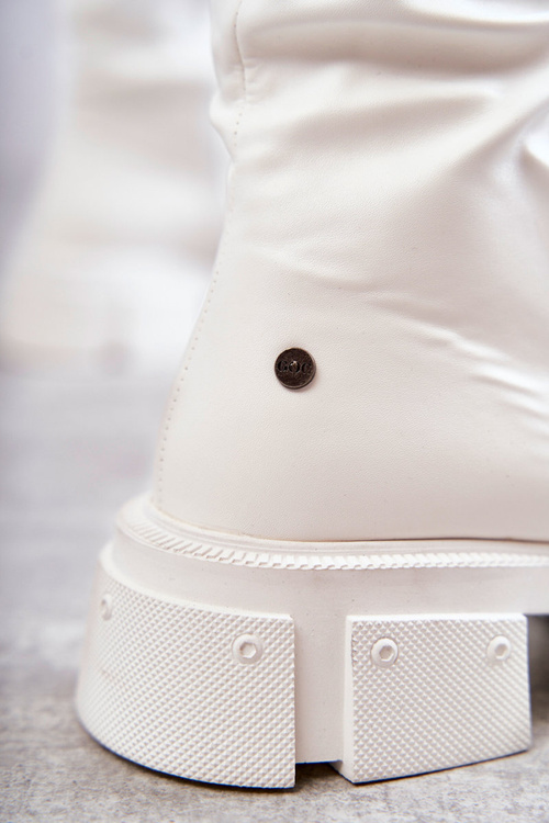 Leather Boots Over the knee On Flat Heel GOE KK2N4022 White