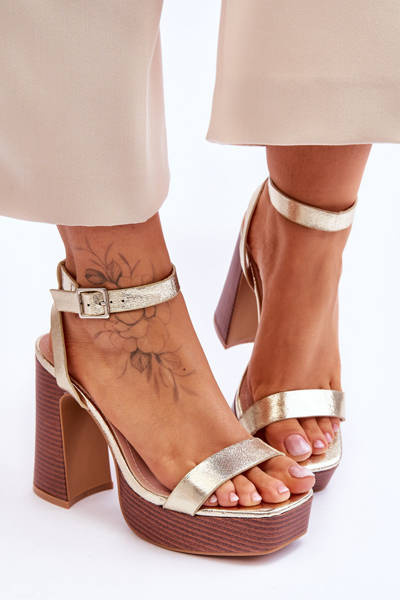 Leather Sandals On A Chunky Platform gold Marina