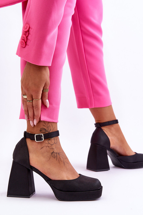 Fashionable Pumps On Massive Heels Black Sandia