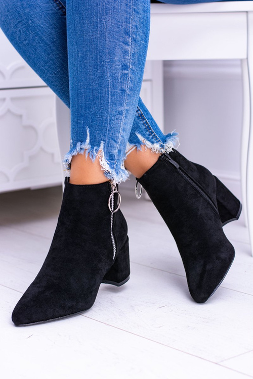 Czarne Zamszowe Botki Na Słupku w Szpic Jonnes