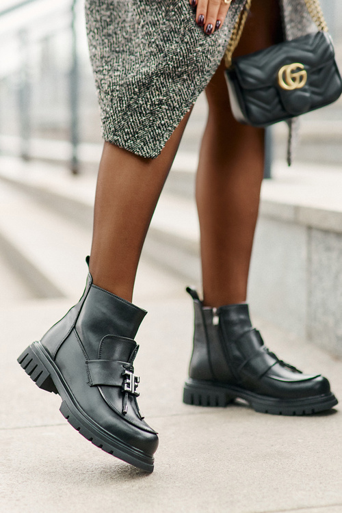 Leather Ankle Boots With Flat Heel And Decoration Insulated Black Asperra