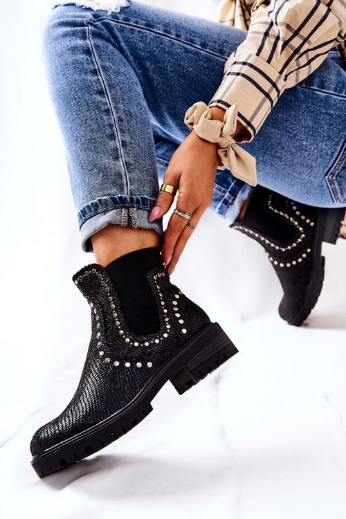 Flat heeled boots studded black Shivers