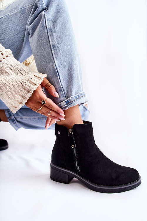 Suede boots on a low post Black Laurisa