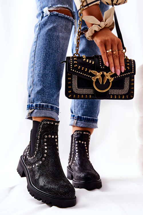 Flat heeled boots studded black Shivers