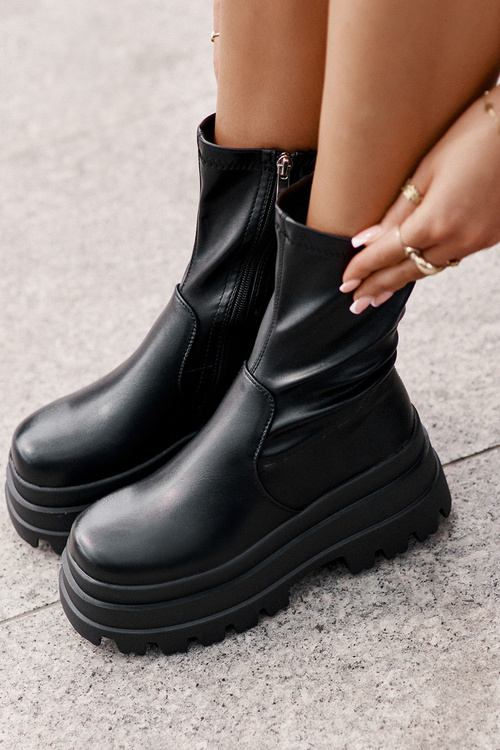 Boots On Massive Platform Black Florinara