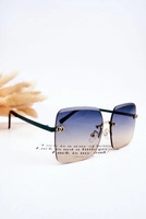 Brązowy || Niebieski || Zielony