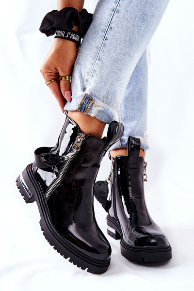 Leather Lacquered Boots With A Zipper Black Cortona