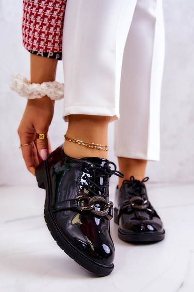 Lacquered shoes tied with ornament Black Larosa