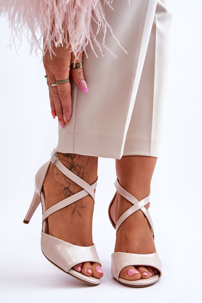 Fashionable Sandals On A High Heel Lacquered Beige Loressa