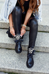 Warmed Boots With Pearls And Ribbon Black Perla