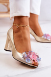 Leather Pumps With A Ornament Gold Dayane