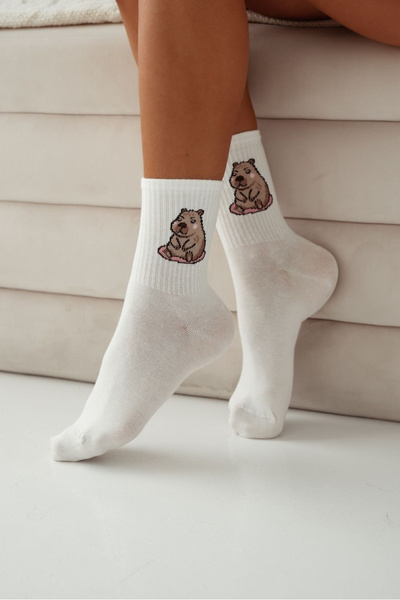 Women's Cotton Socks Sitting Capybara Ecru