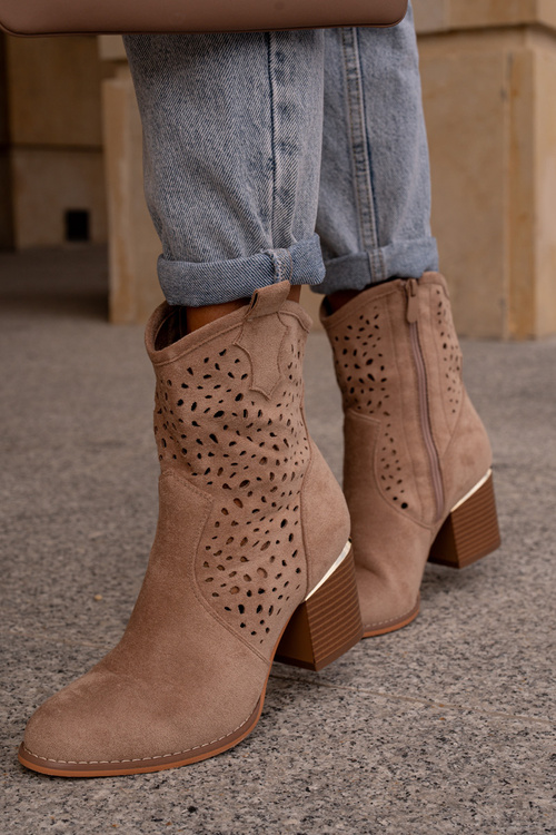 Botki Z Eko Zamszu Zapinane Na Zamek Ażurowe Na Słupku Ciemnobeżowe Sevana