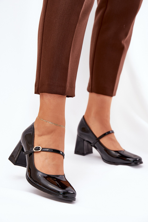 Lacquered Heels On A Block With Strap And Buckle Black Tammirea