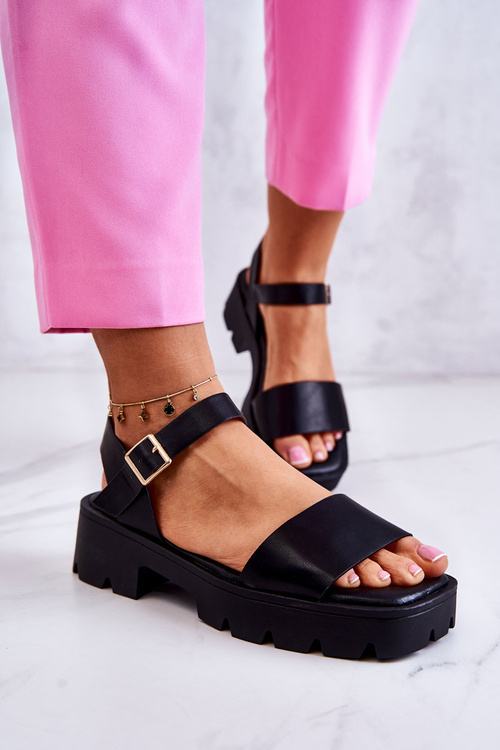 Sandały Skóra Sprzączka Płaski Obcas Czarne Sovie