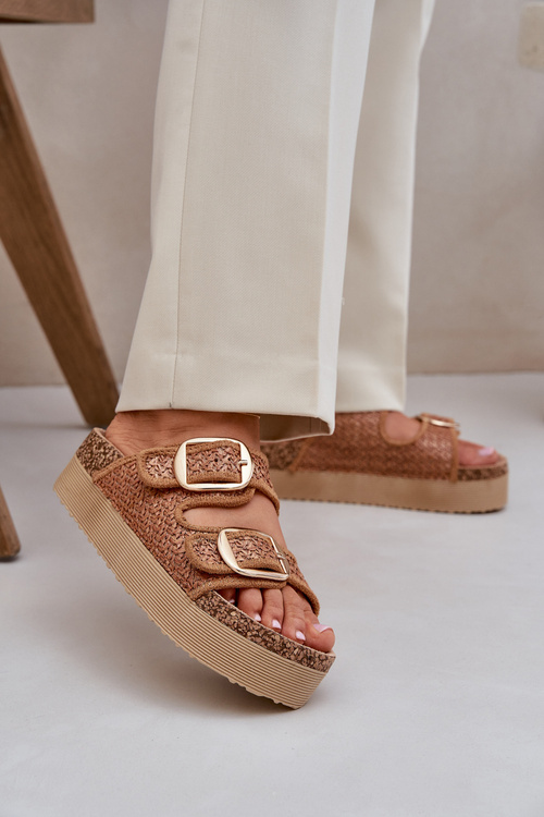 Sandals With Weaving And Buckles On A Massive Platform Camel Aralissea
