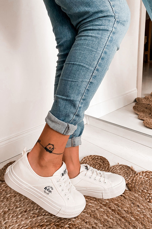 Sneakers On A Platform Lee Cooper LCW-22-31-0837L White