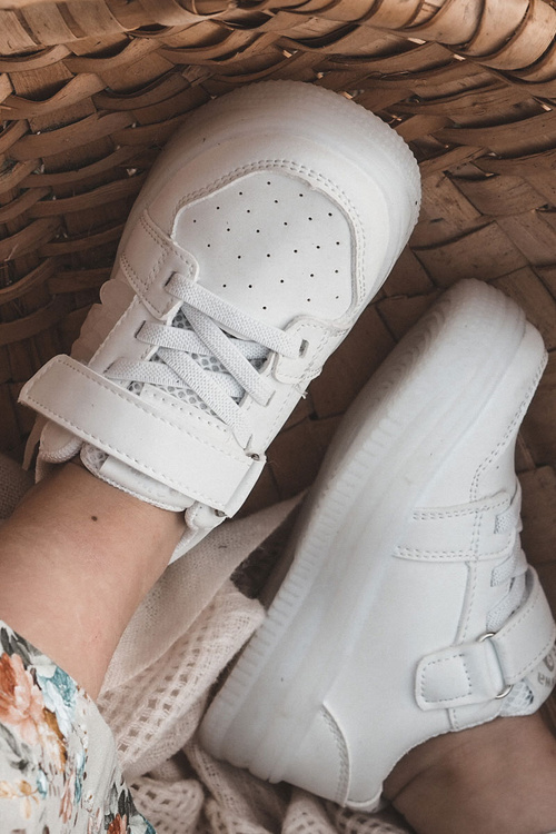 Buty Sportowe Dziecięce Skórzane Rzep Białe Angel