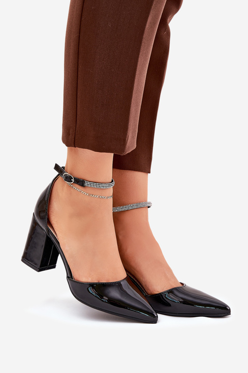 Lacquered Pumps With Pointed Toes On A Heel Black Nossabel