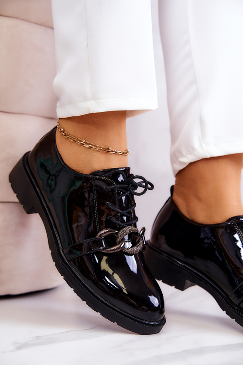 Lacquered shoes tied with ornament Black Larosa