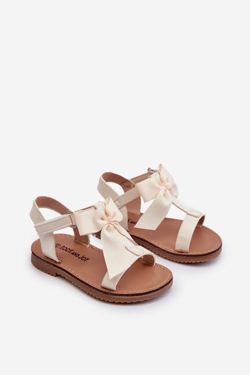 Dziecięce Sandałki Na Rzep Lakierowane Z Kokardką Jasnobeżowe Joratia