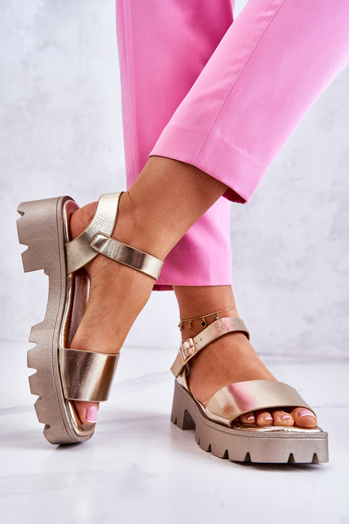 Sandały Skóra Sprzączka Płaski Obcas Złote Sovie