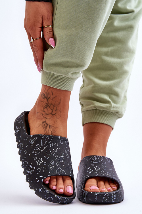 Fashionable women's slippers on a massive platform Black Lorette