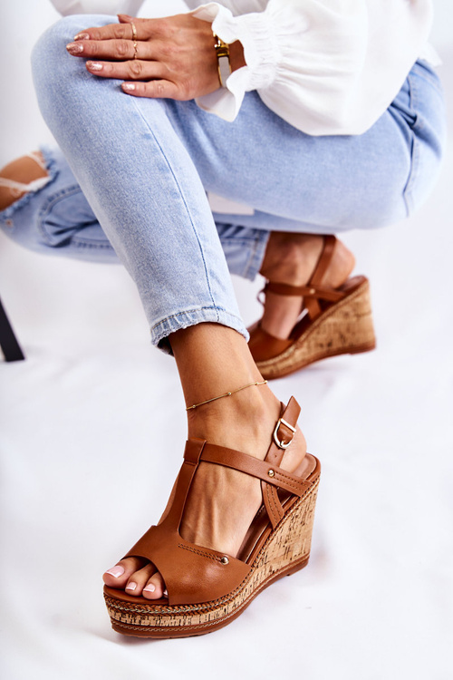 Classic leather sandals on a wedge brown Valorin 