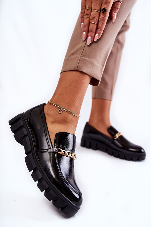 Lacquered shoes with a chain Black Anne