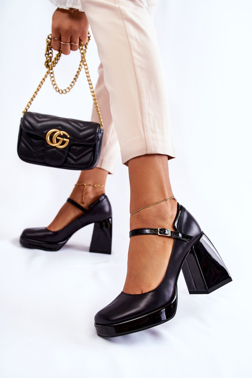 Leather Pumps On a massive heel Black Tina