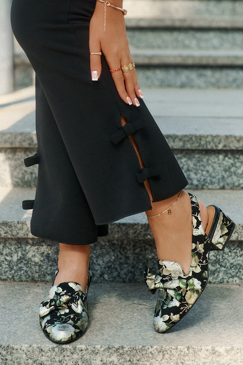 Leather Pumps With Flowers And Bow Black N6539-44