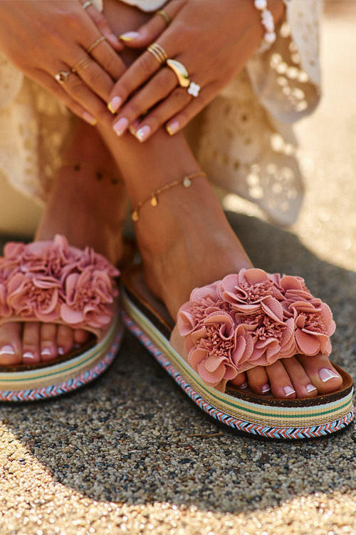 Klapki Na Platformie Ozdobione Kwiatkami Damskie Różowe Nodina