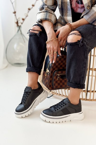 Women's Sneakers On A Chunky Sole Black Riri