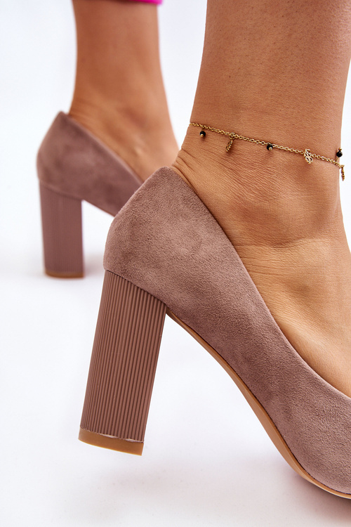 Suede Pumps On A Fashionable Heel Beige Estellia