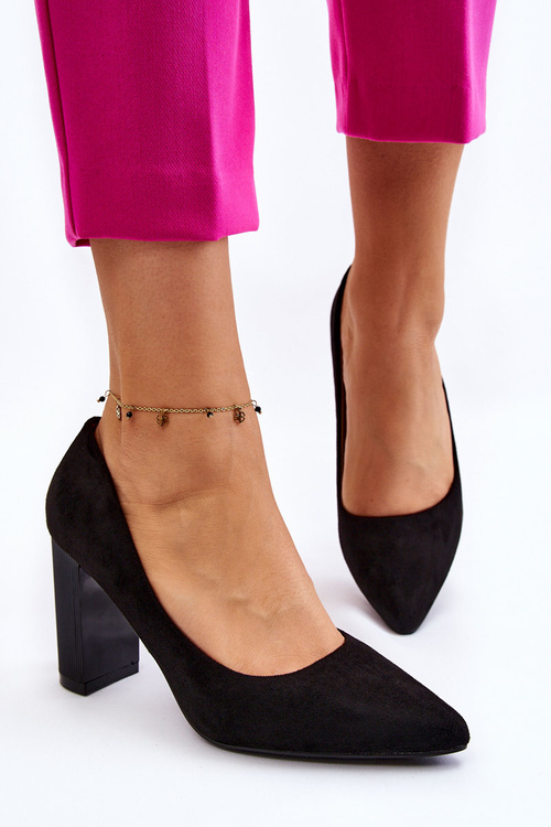 Suede Pumps On A Fashionable Heel Black Estellia
